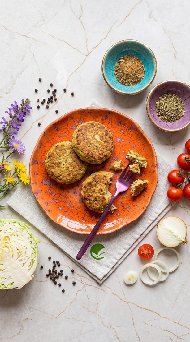 Pieczone burgery z białej kapusty bez panierki