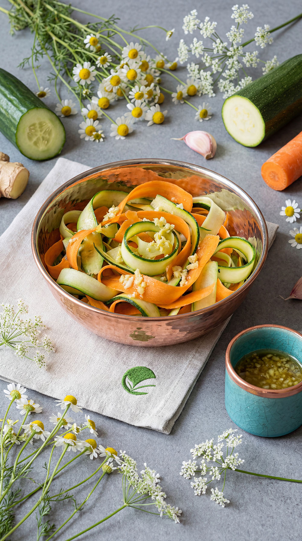 Surowe tagliatelle z warzyw w imbirze i czosnku – postne danie RAW