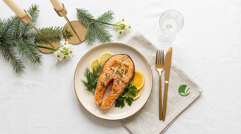 Łosoś pieczony z ziołami i cytrusami – wersja fit