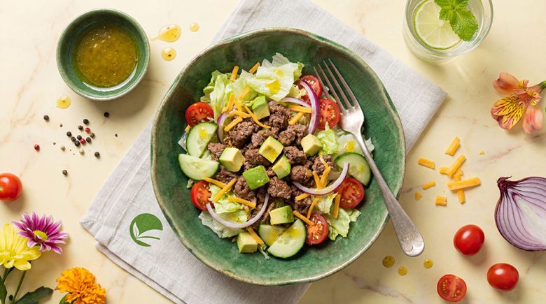 Keto miska inspirowana tacos z wołowiną, awokado i cheddarem