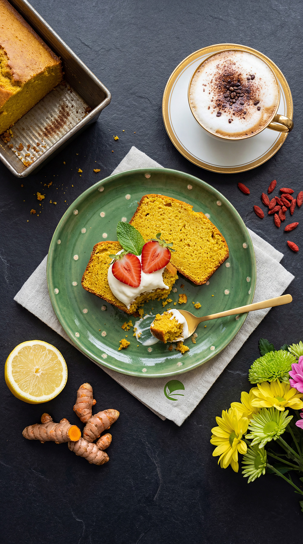 Złote ciasto jogurtowe z kurkumą - podwieczorek w diecie przy Hashimoto