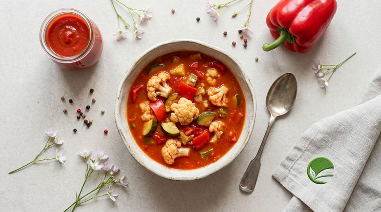 Zupa babci – prosta warzywna zupa z passatą pomidorową