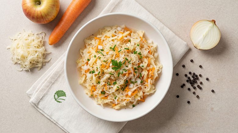 Surówka z kiszonej kapusty