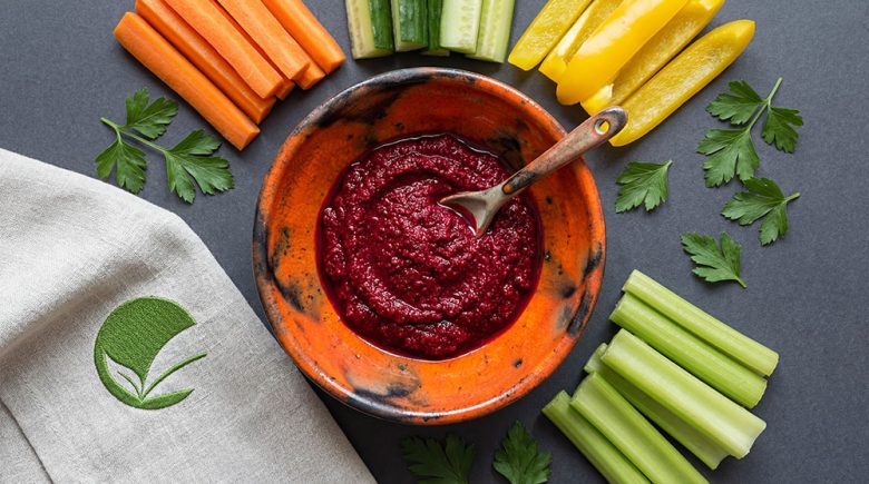 Snacki warzywne z pesto z buraka