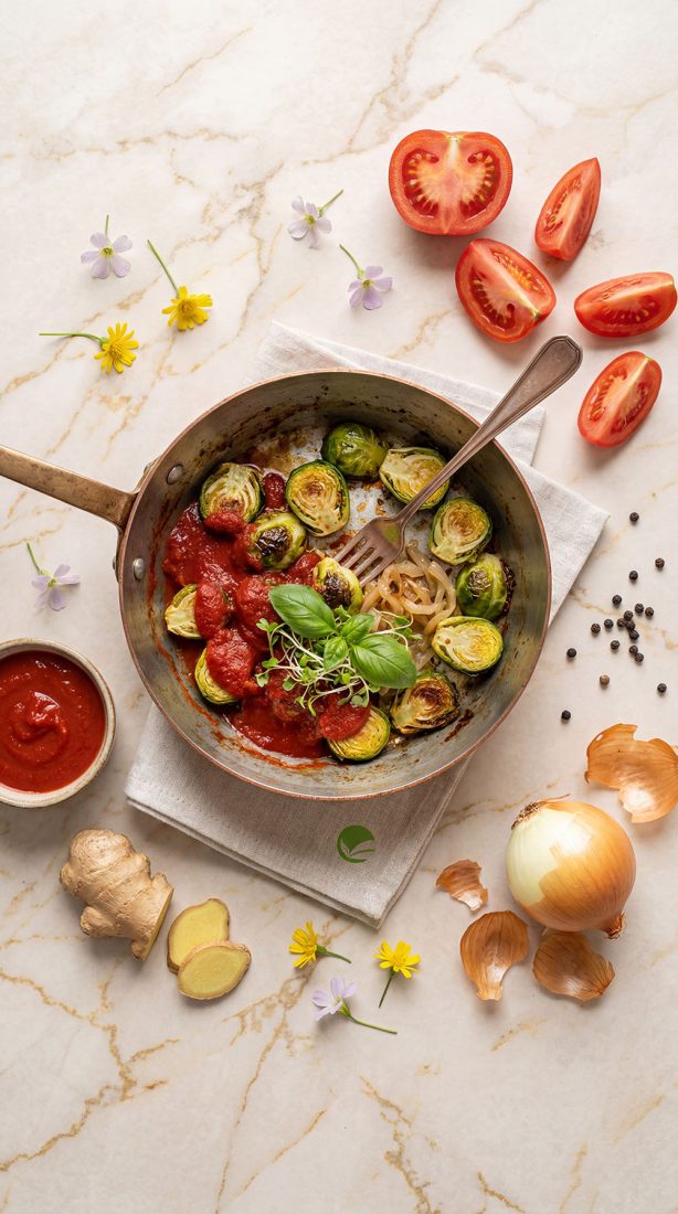 Zapiekane brukselki w aromatycznym sosie pomidorowym