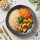 Kurczak w sosie korma z ryżem basmati i indyjską surówką z marchewki i nerkowców