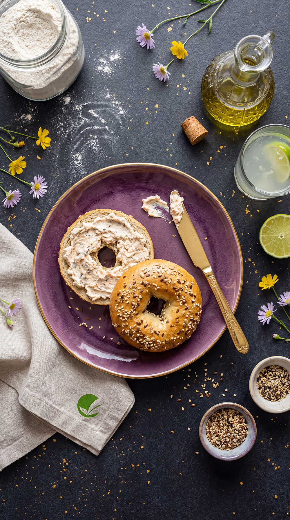 Domowe bajgle z ziarnami – przepis na 5 sztuk