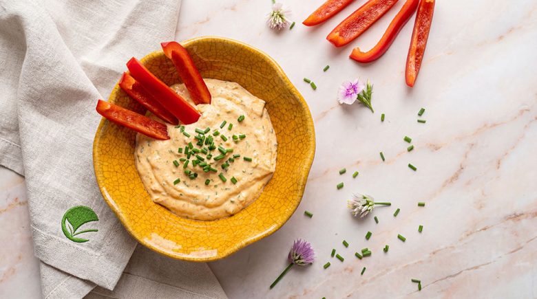 Keto dip z cheddarem i szczypiorkiem – drugie śniadanie keto