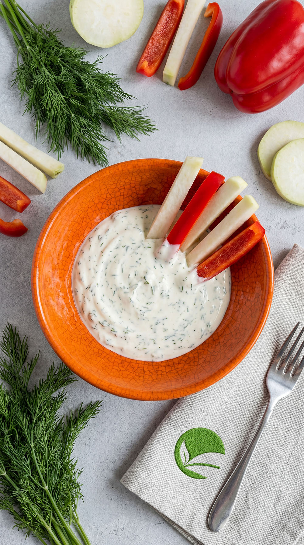 Keto dip koperkowy z creme fraiche i słupkami warzyw – lekki podwieczorek KETO