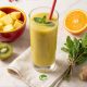 Ananasowo-kiwi smoothie z imbirem i miętą