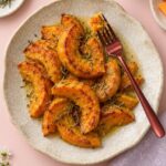 Pieczone półksiężyce dyni z rozmarynem i cytryną
